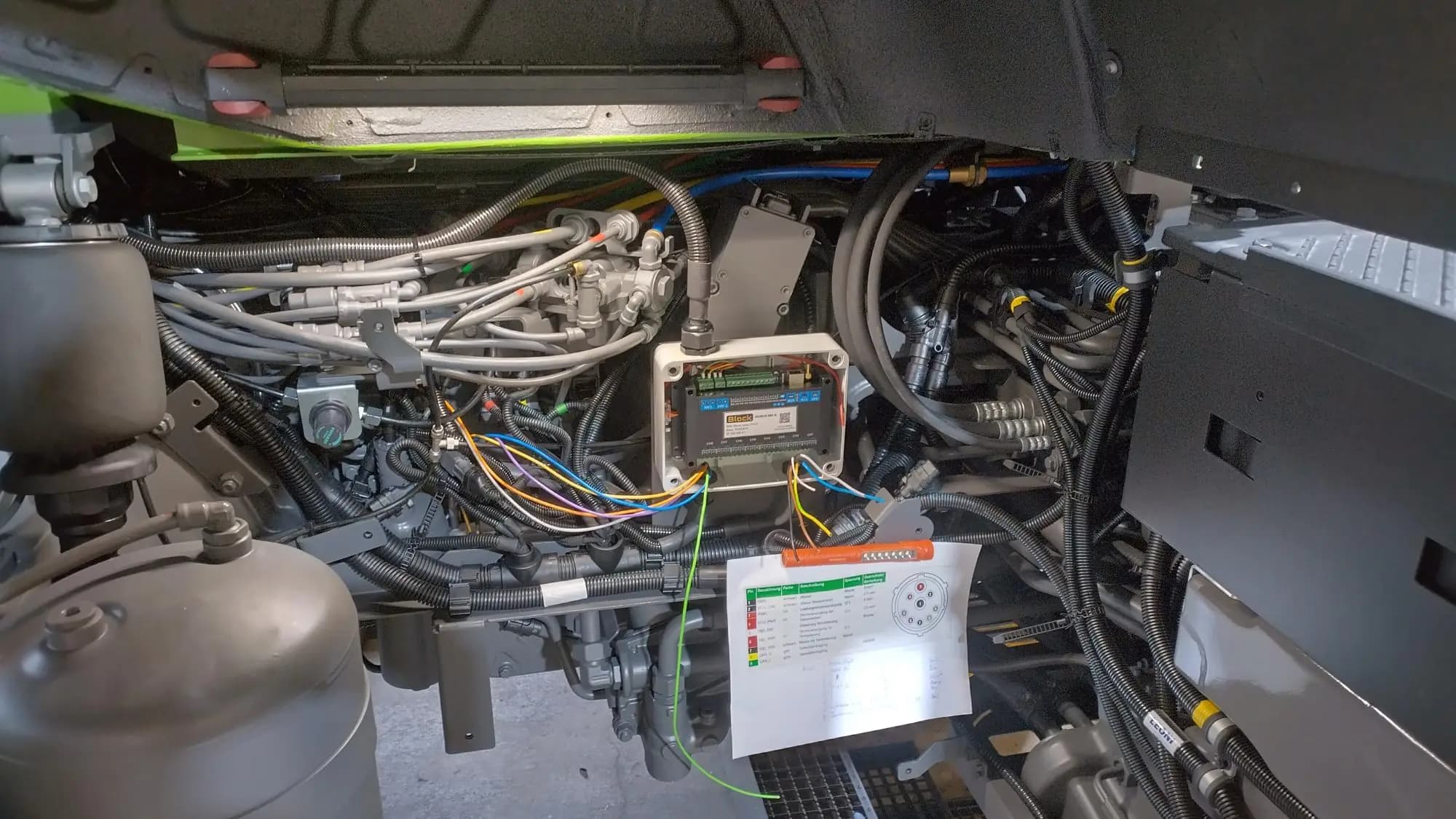 Block on the DIN rail with all eight relay channels wired and the ISOBUS supply header connected across the top