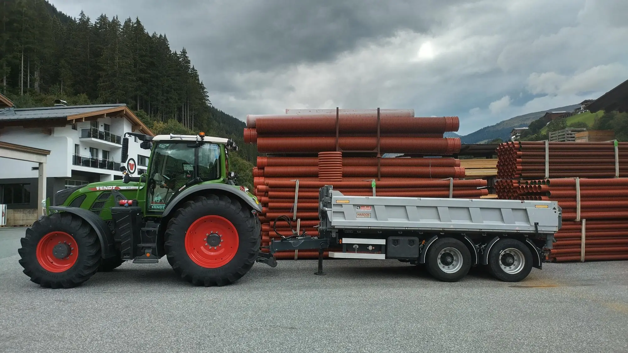 Fendt 724 Vario with a Saalbach three-way tipper trailer, showing the machine an ISOBUS Block relay module was fitted to
